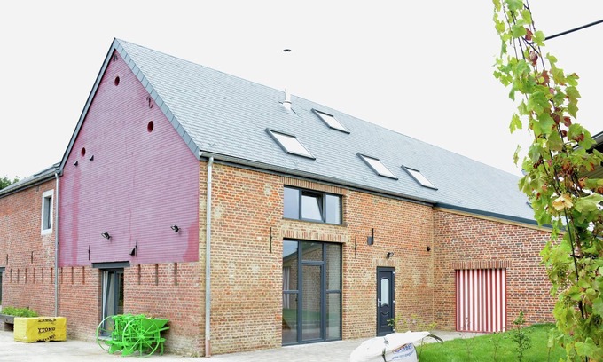 Seron Casa | Casa de vacaciones moderno con una granja en activo en Fernelmont