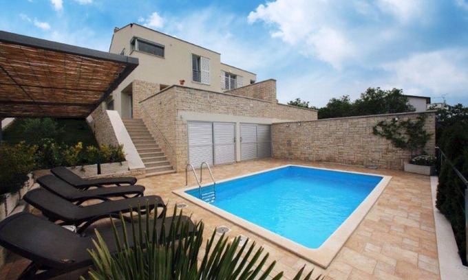 Brnobici Casa | Moderna casa de vacaciones con piscina y fantásticas vistas sobre la naturaleza al mar.