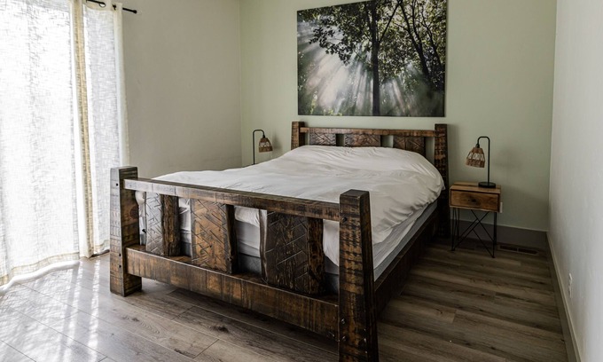 Meridian Casa | Modern Holistic Home - Near the Village & Shopping!