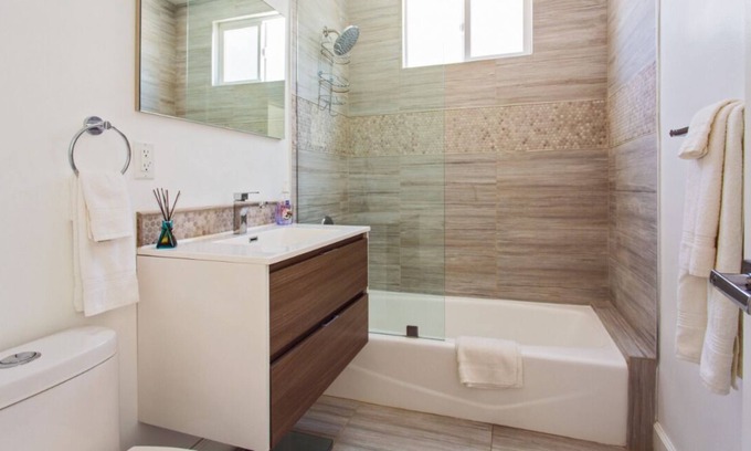 Larchmont Apartamento | Modern Hollywood Apartment-Long Term Guests Welcome-Monthly Discounts