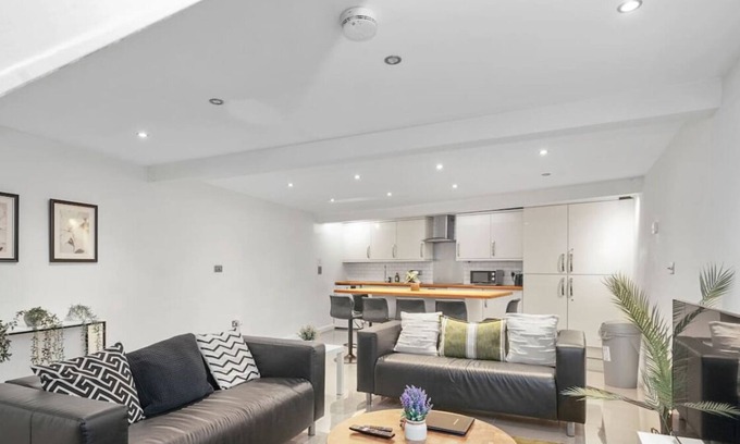 Larkhall Apartamento | Modern Home 15 mins from Central London w Smart TV