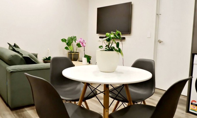 Halswell Casa | Modern Home: 2 Ensuites, 17 Min to City & CHC Air