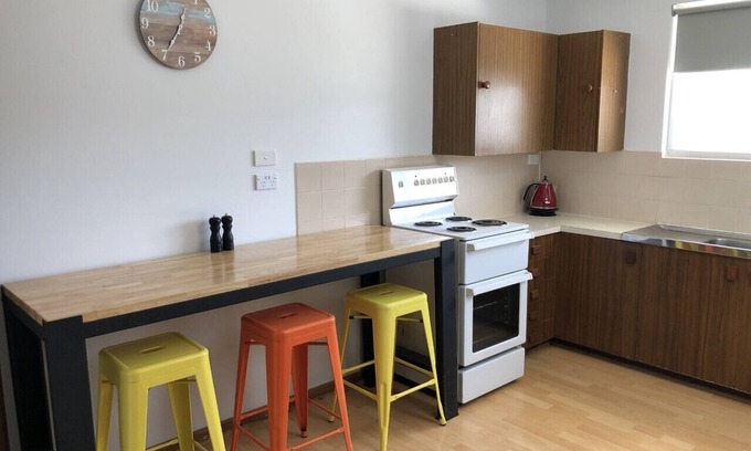 Moonta Bay Casa | Modern home, 300m to beach. Sport minded child friendly yard. BBQ and fish sink.