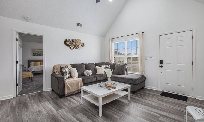 Cartersville Casa | Modern Home 4 Bed Lakepoint- Hyundai SK EV Plant-Near Museum's