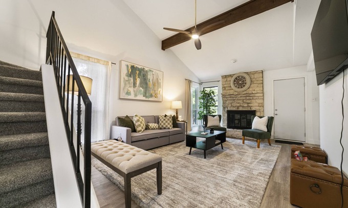 East Riverside - Oltorf Casa | Modern Home 7 Min from Downtown