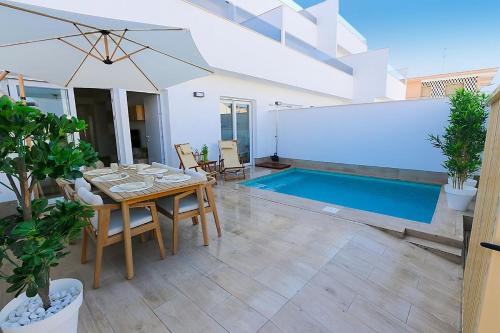 Los Cuarteros Casa | Modern home with private pool & close to the beach