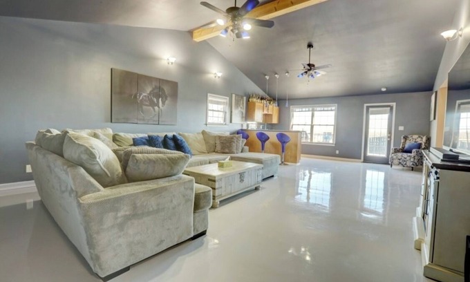 Lexington Casa | Modern Home Fenced Yard:4 Mi to Downtown Lexington Near Kentucky Horse Park & UK