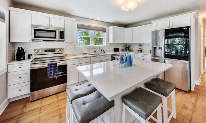 Como Casa | Modern Home, Fire Pit, Golf Cart Included, Dog Friendly, Sleeps 6