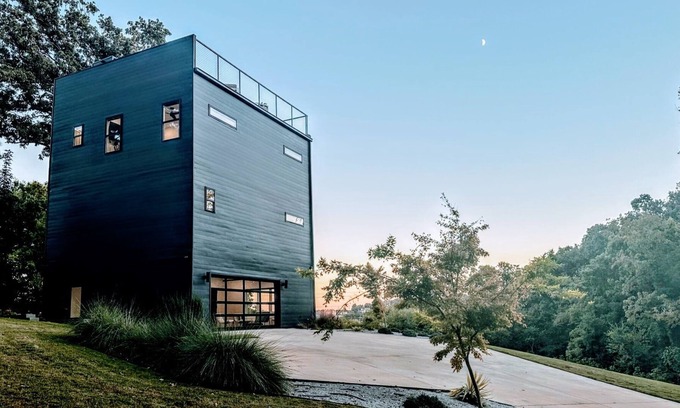 Florence Casa | Modern Home | Fire Pit | River View