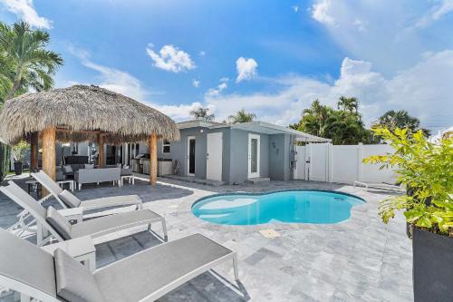 Oakland Park Casa | Modern Home in FTL Hot Tub & Dogs Welcome