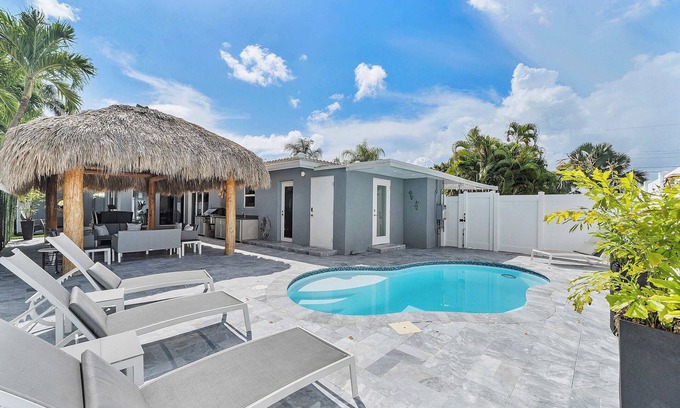 Coral Heights Casa | Modern Home in FTL! Hot Tub & Dogs Welcome!