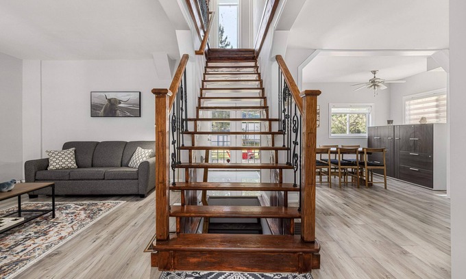 Lansdowne Casa | Modern Home in Leeds & Thousand Islands
