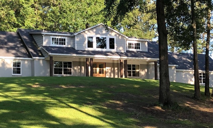Tougaloo Casa | Casa moderna de lujo en un entorno campestre a pocos minutos de Jackson