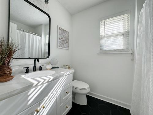 Savannah Casa | Modern Home Near Beach & City Dog Friendly
