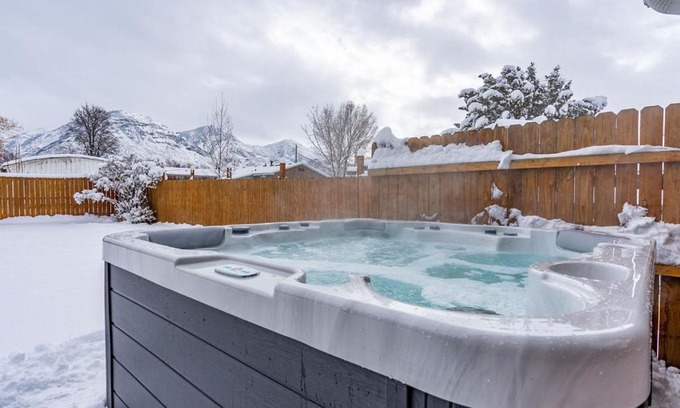 Hillcrest Casa | Modern home near UVU and BYU with hot tub and mountain views