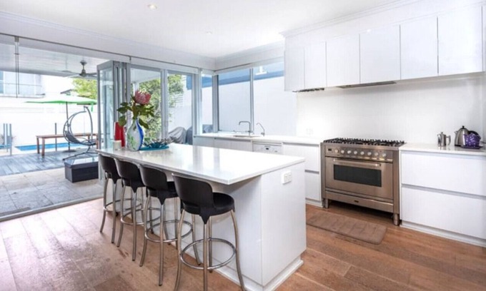 Mosman Park Casa | Modern home, pool, walk to beach
