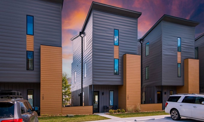 Missionary Ridge Casa | Modern Home Sunrise Views By Downtown Chattanooga