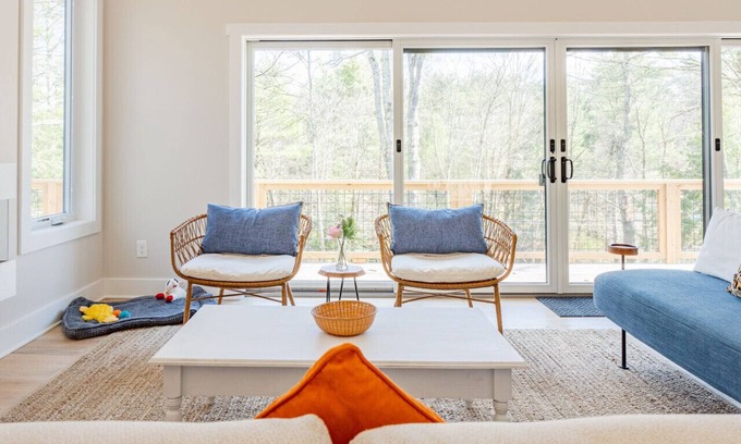 Sparrow Bush Casa | NEW: Modern Home w/ Creek Views in Sparrow Bush