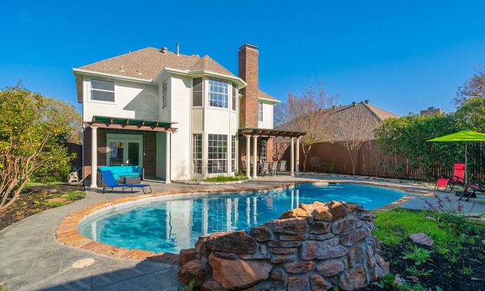 Flower Mound Casa | Modern Home w Heated Pool Game Rm sleeps12-16 near DFW & Gaylord hotel