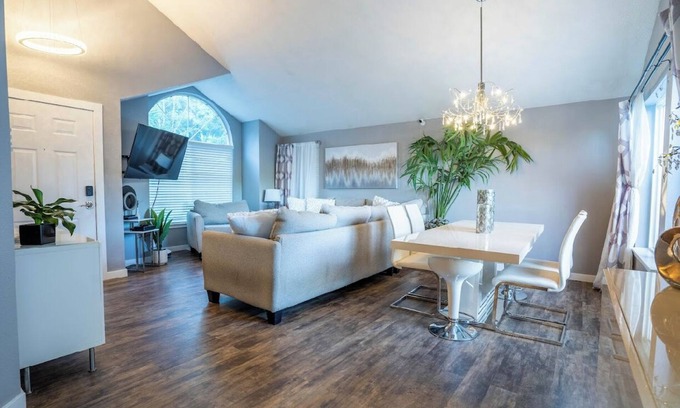 Sherwood - Tualatin North Casa | Modern home w/Hot Tub! In small town Sherwood with AC, WiFi, & near wine country