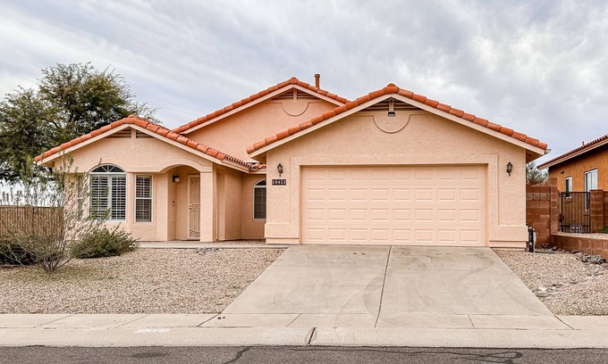 Oro Valley Casa | Modern Home w/ Patio & Mtn Views, Golf Nearby - 9 Mi to Tucson