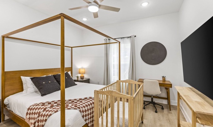 Galveston Casa | Modern Home-Walk to Beach-Cowboy Pool-Dog Friendly