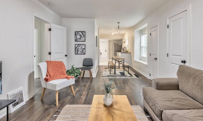 South Kansas City Casa | Modern home with 4 Bed + Workspace