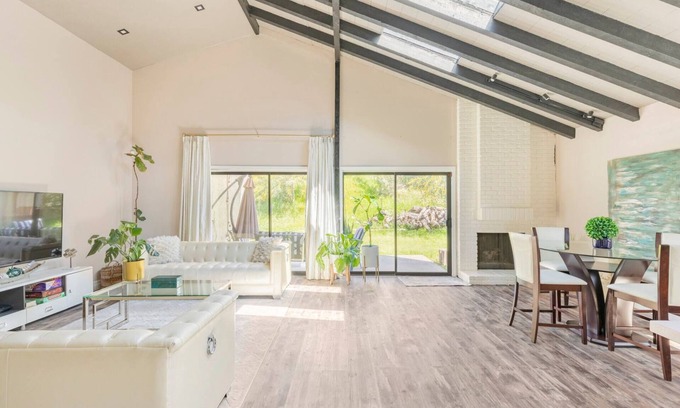 San Carlos Casa | Modern Home with Chef kitchen near Mission Trail