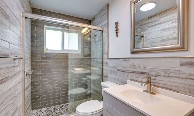 South Corals Casa | Modern Home with private Heated pool, fully equipped kitchen, BBQ