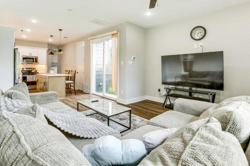 Northeast Houston Casa | Modern Home with Private Yard in Northeast H-Town!