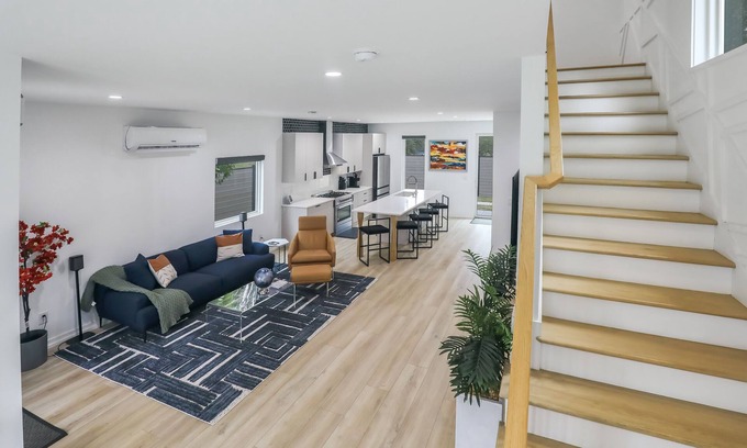 Atlanta Casa | Modern Home with Rooftop Deck