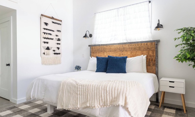 Cleveland Cabina | Modern home Yonah Views - King Beds + Wine Country Bliss
