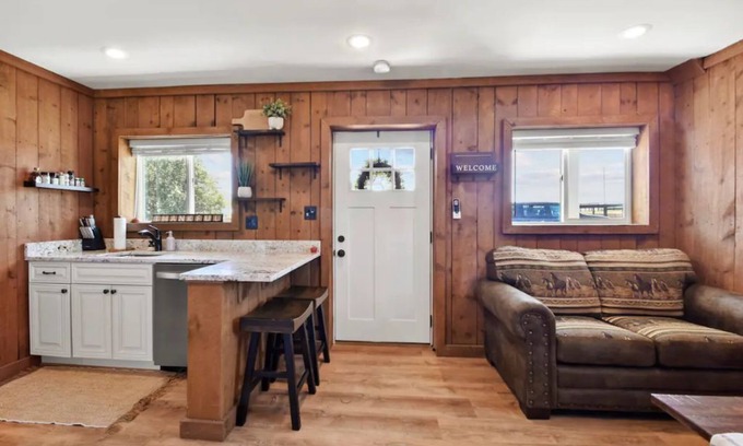 Berryville Casa | Modern House Barn @ 66 acre- Horse Farm