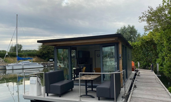 Monnickendam Alquiler De Eote | Casa flotante moderna en Monnickendam con embarcadero