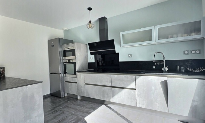Saint-Paul-en-Born Casa | Modern house 10 minutes from the lakes - sleeps 6