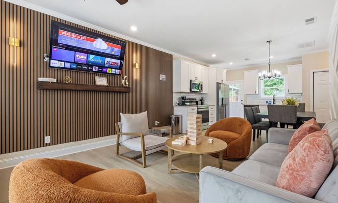 Charlotte Casa | Modern, Stylish House, close to the Airport, Uptown, Carowinds, with Game Room!