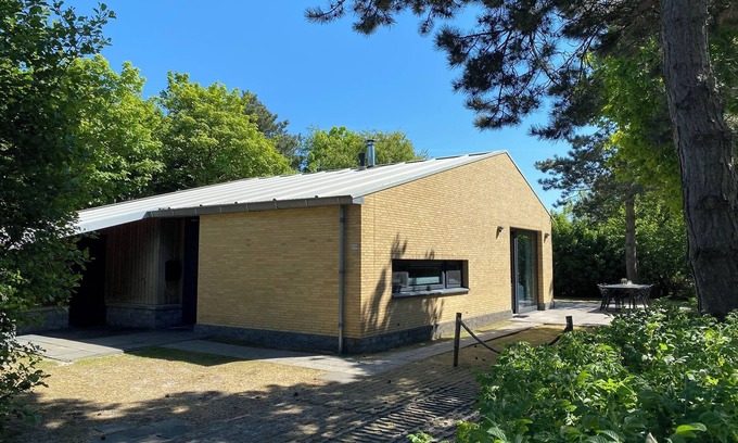 Ballum Casa | Modern house Juffer with terrace on south. Near woods and outdoor swimming pool.