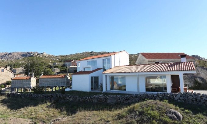 San Cibran Casa | CASA MODERNA CERCA DE LAS MEJORES PLAYAS DE GALICIA