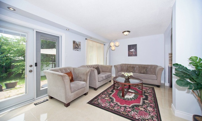 Richmond Hill Casa | Modern House, Private Gym Garden & 4 Parking for Your Family