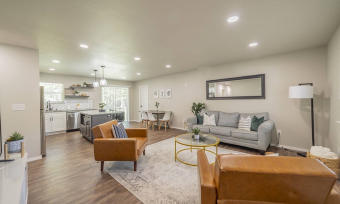 Bentonville Casa | Modern House w/ Backyard. Pet friendly!