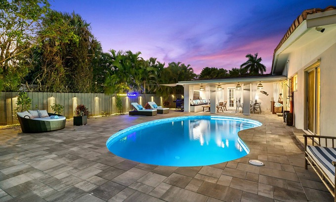 South Corals Casa | Modern House w/htd pool. Near the beach! BOTE.life