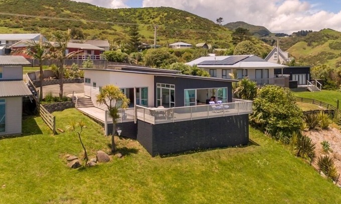 Opononi Casa | Casa moderna con amplias vistas al puerto