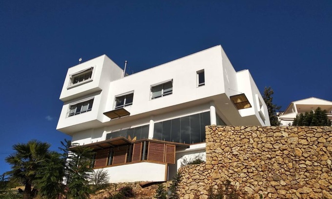 Gandia Casa | Casa moderna con piscina cubierta en urbanización con servicio de seguridad.