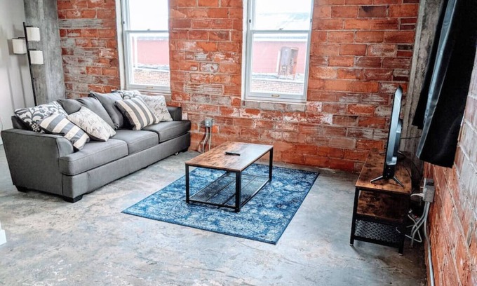 Downtown Apartamento | Modern-Industrial 1 BR, Downtown Davenport (#1)