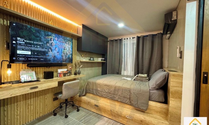 Caloocan Condominio | Modern Industrial Condo near Fairview/North Caloocan with WiFi, AC, Netflix