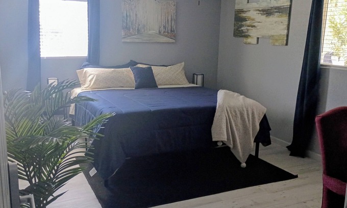 Alamogordo Casa | Modern Industrial Oasis - Private Room w/ King Bed, WiFi, FREE Parking & More!