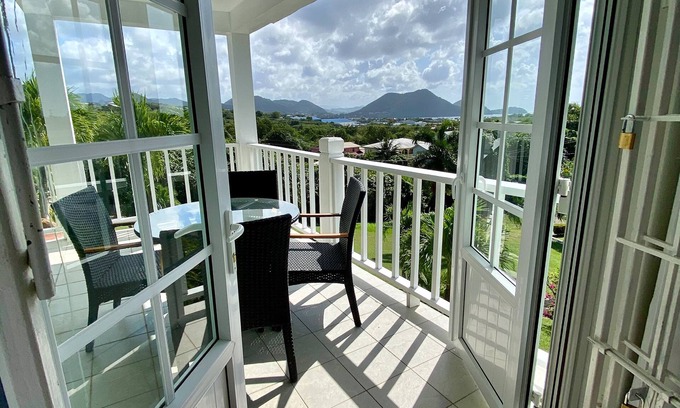 Cap Estate Condominio | Modern Intimate Condo - Sundown Stay