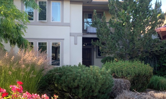 Meridian Casa | Modern, king beds, pools, parks, pet OK, 5 mins toYMCA ,Store and top golf