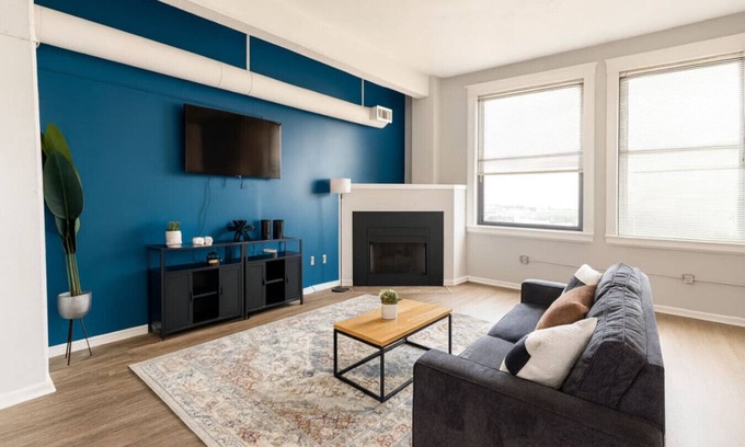 Downtown Cleveland Apartamento | Modern King Loft Playhouse Sq & CSU