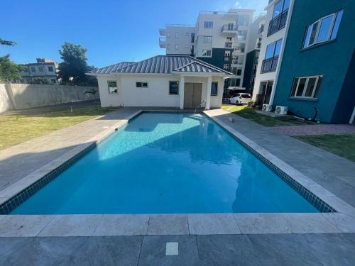 Eden Gardens Apartamento | Modern Kingston Apartment Suite With Pool & Ocean View